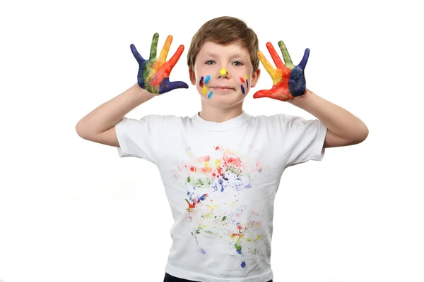 Portrait de beau petit garçon avec des peintures sur les mains isolé o — Photo