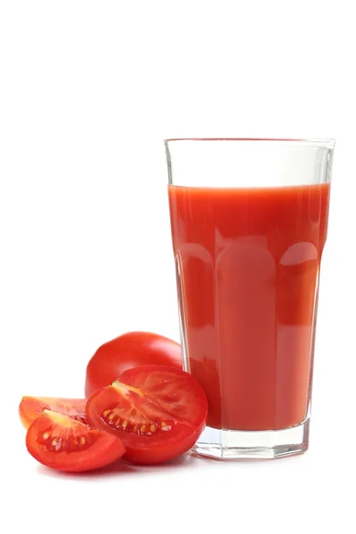 Frische rote Tomaten und Tomatensaft — Stockfoto