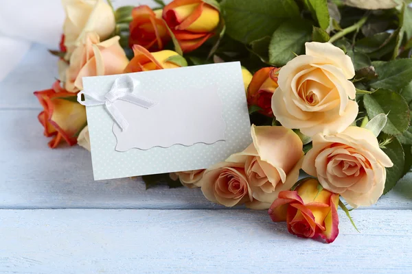 Bouquet of orange roses with card — Stock Photo, Image