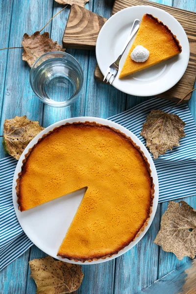 Tasty pumpkin pie on plate — Stock Photo, Image