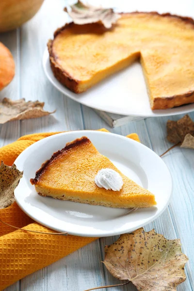 Tasty pumpkin pie on plate — Stock Photo, Image