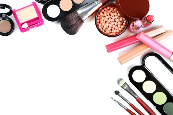 Pinceles de maquillaje y cosméticos — Foto de Stock