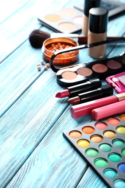 Cepillo de maquillaje y cosméticos — Foto de Stock