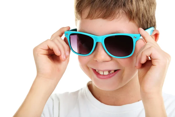 Kleine jongen met zonnebril — Stockfoto