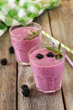 BlackBerry yüzlü gözlüklü