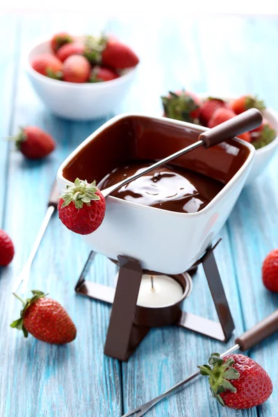 Chocolade fondue met verse bessen — Stockfoto