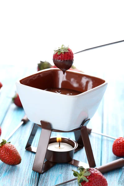 Fondue de chocolate com bagas frescas — Fotografia de Stock