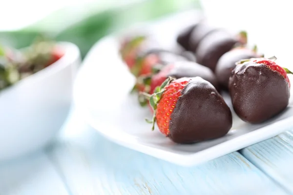 Fresh strawberries dipped in dark chocolate — Stock Photo, Image