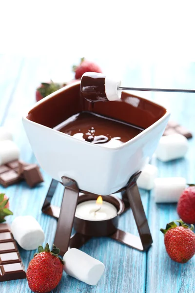 Çikolata fondü taze çilek ile — Stok fotoğraf