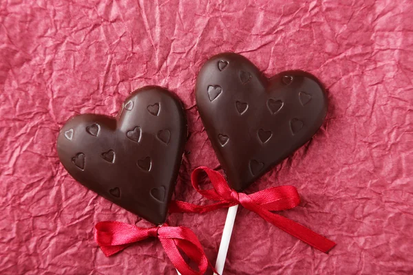 Chocolade harten op papier achtergrond — Stockfoto