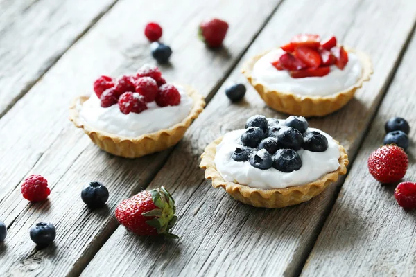 Dessert tartlets med bär — Stockfoto