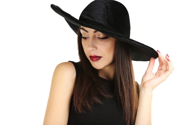 Bruneta žena v černých šatech a klobouk — Stock fotografie