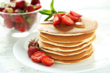 Çilek ile lezzetli gözleme