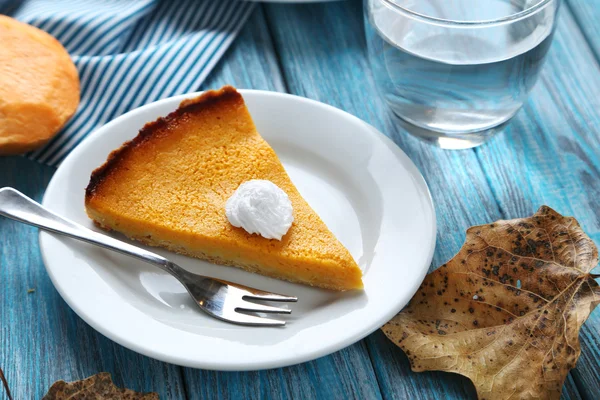 Tasty pumpkin pie — Stock Photo, Image