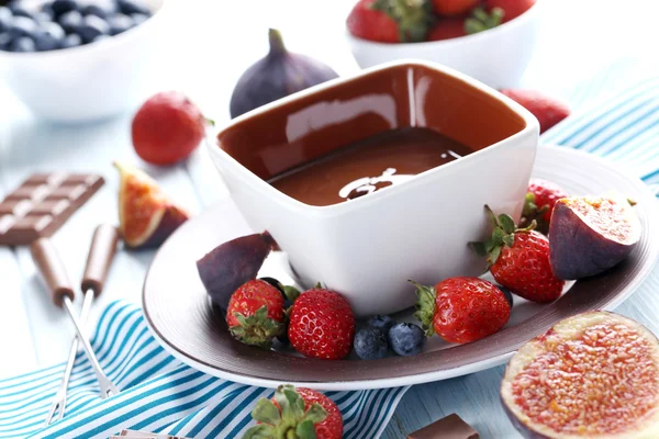 Czekoladowe fondue z świeże jagody — Zdjęcie stockowe