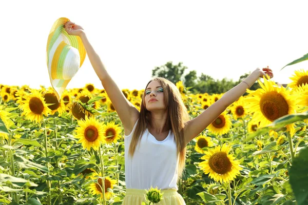 Ragazza nel campo dei girasoli — Foto Stock