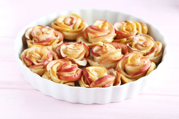 Pastelería con rosas en forma de manzana —  Fotos de Stock