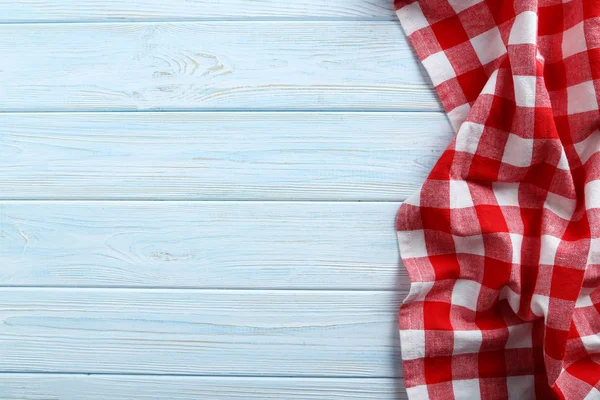 Tahta masadaki peçete.