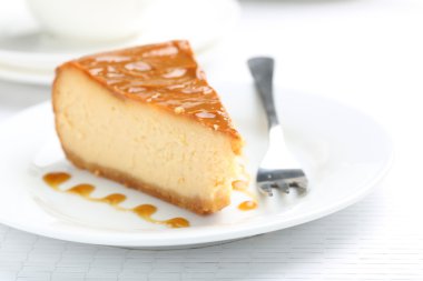 Taze ve lezzetli karamelli cheesecake