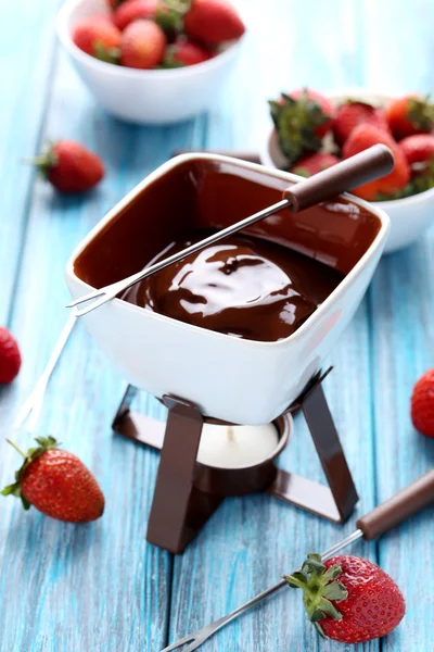 Fondue de chocolate com bagas frescas — Fotografia de Stock