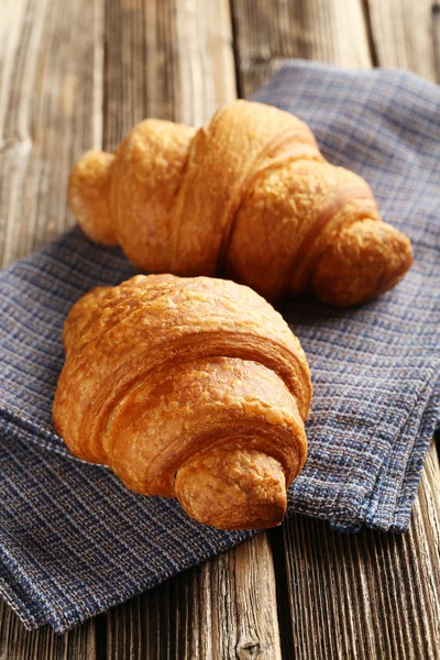 Ízletes, friss croissant-t — Stock Fotó