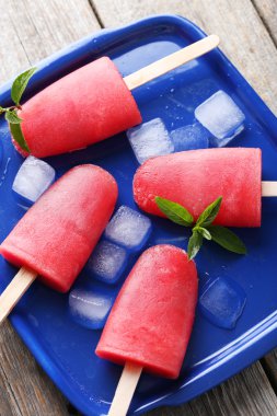 Karpuz dondurma tepsi