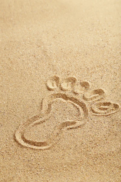 Desenho pé na areia da praia — Fotografia de Stock