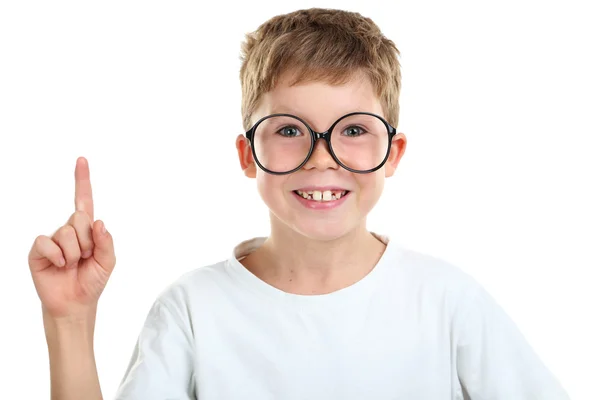 Retrato de menino feliz com óculos no fundo branco — Fotografia de Stock