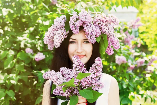 Woman with lilac wreath — Stock Photo, Image
