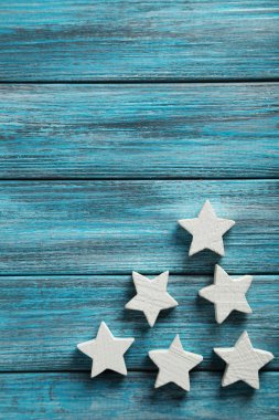 Beyaz dekoratif yıldızlar