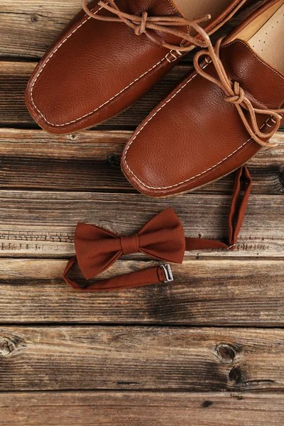 领结时尚棕色鞋 — 图库照片
