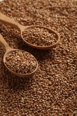 Tahta kaşıklar buğday tohumları