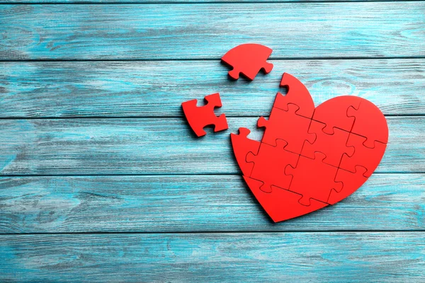 Corazón rompecabezas rojo — Foto de Stock