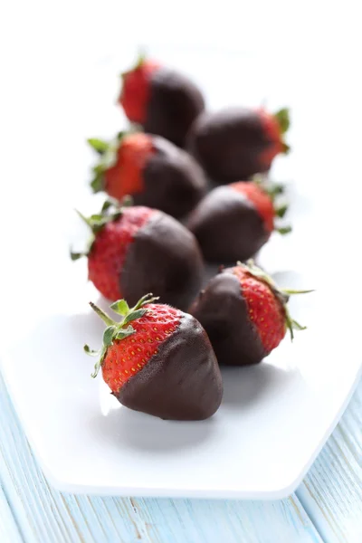 Fresh strawberries dipped in dark chocolate — Stock Photo, Image