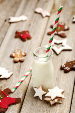 Gingerbread çerezleri süt ile