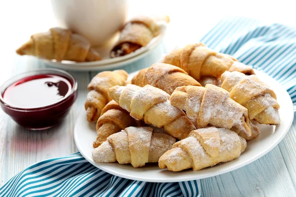 Friss, házi croissant-t — Stock Fotó