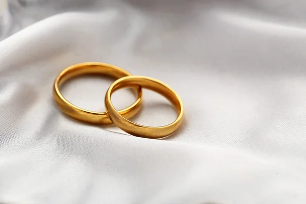 황금 결혼반지 — 스톡 사진