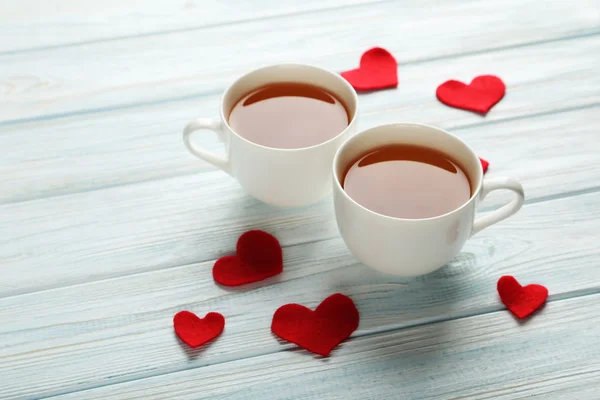 Szerelmes szívek a csésze tea — Stock Fotó