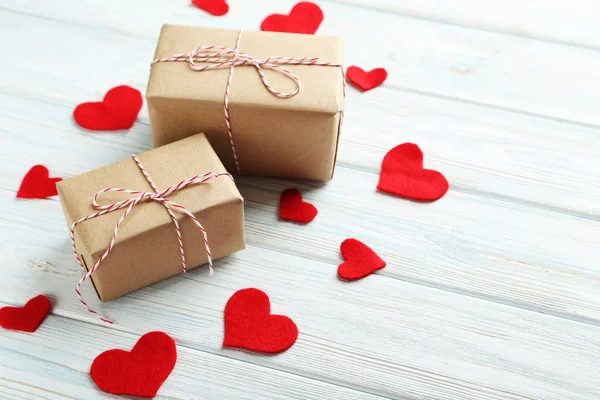 Coeurs d'amour avec boîtes cadeaux — Photo