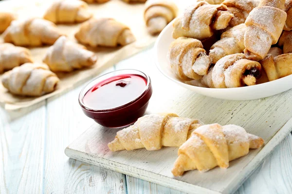 Färska hemgjorda croissanter — Stockfoto