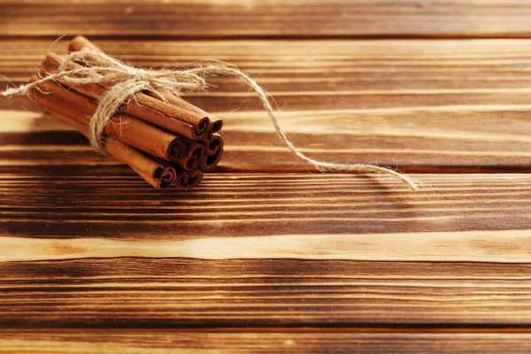 Dry cinnamon sticks — Stock Photo, Image