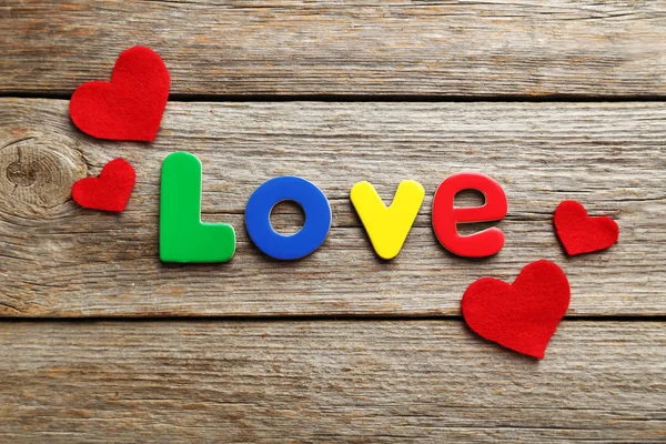 Piros szív és a szeretet szó — Stock Fotó