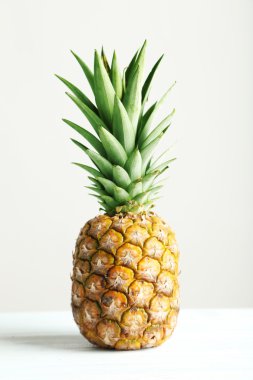 Olgun taze ananas
