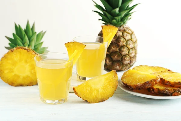 Pohár ananászlé — Stock Fotó