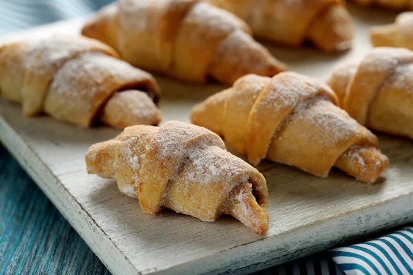 Čerstvé domácí croissanty — Stock fotografie