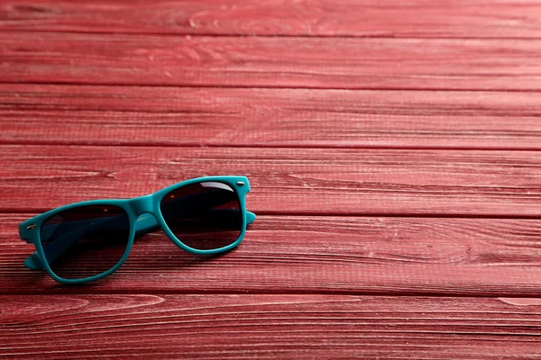Синій гламур сонцезахисні окуляри — стокове фото