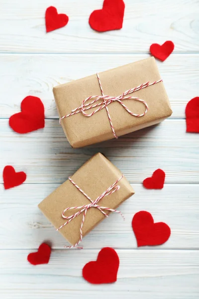 Love hjärtan med presentförpackning — Stockfoto