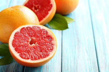 Greyfurt meyve yaprakları ile