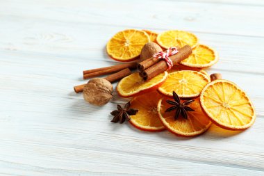 kurutulmuş portakal dilimleri