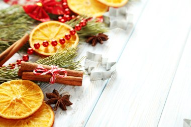 Noel dekorasyonu ile portakal dilimleri